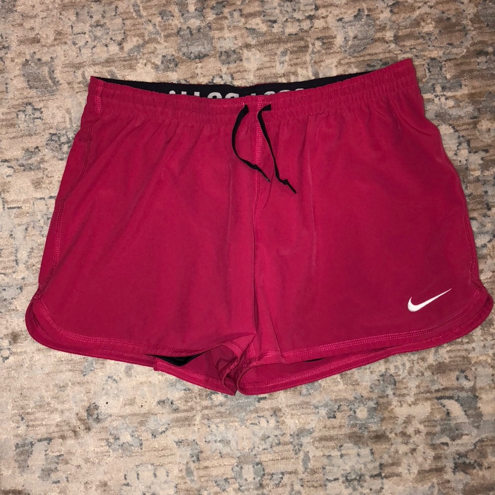 NIKE women’s 2 in 1 compression lined shorts